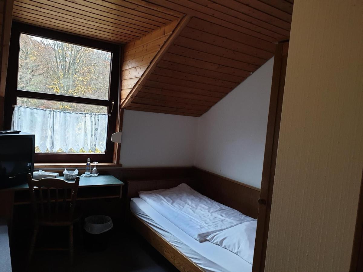 Autobahnraststatte Und Hotel Riedener Wald Ost Hausen  Exterior foto